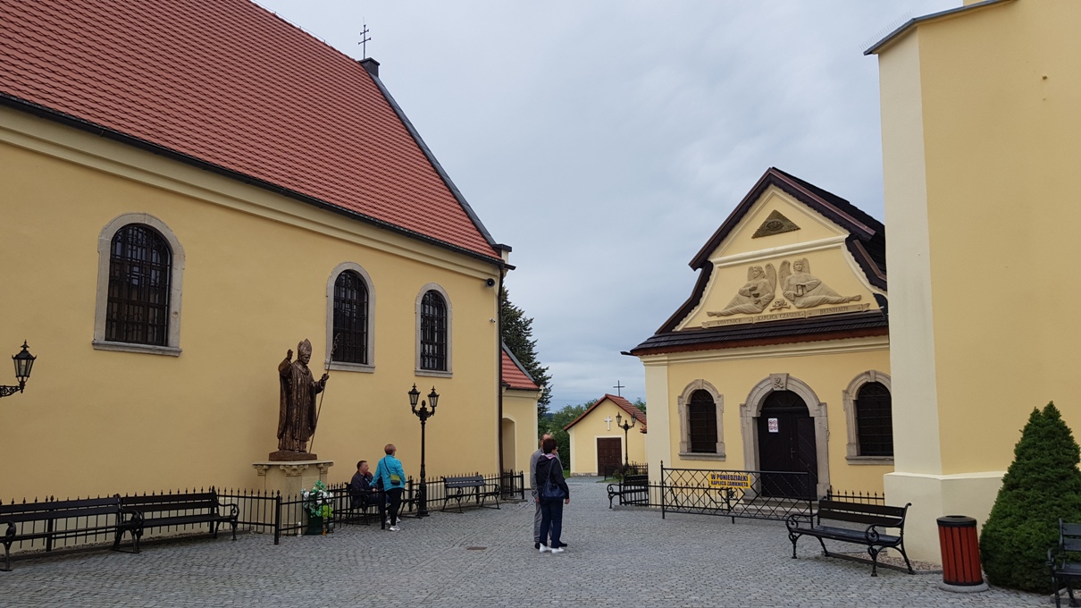 Kaplica Czaszek w Kudowie Czermnej z zewnątrz